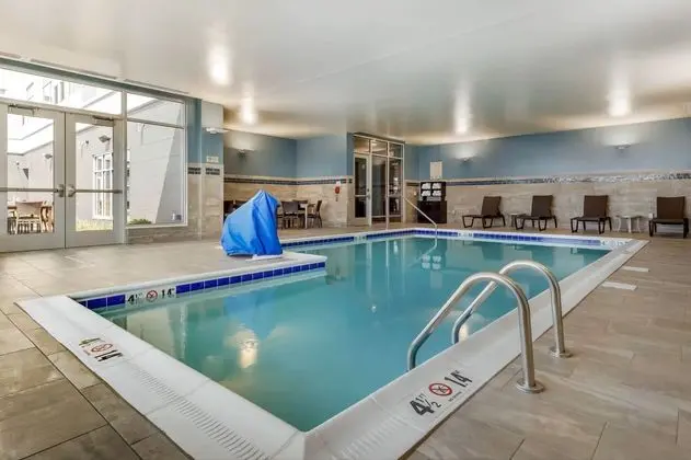Cambria Hotel Davenport Quad Cities - Havuz