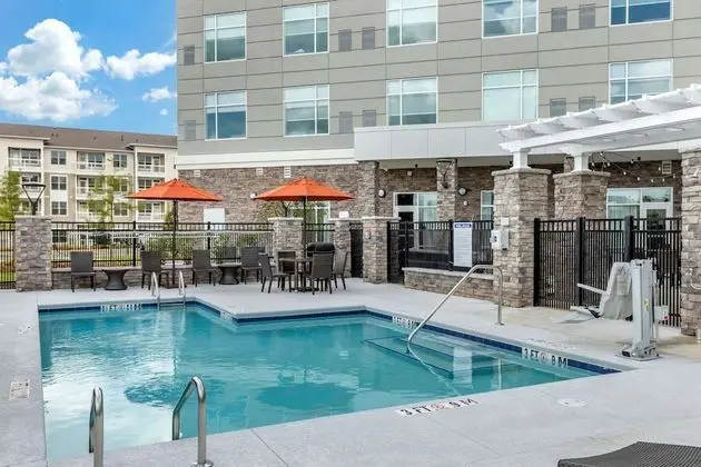 Cambria Hotel Greenville - Havuz