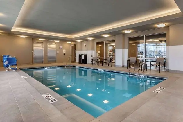 Cambria Hotel Omaha Downtown - Havuz