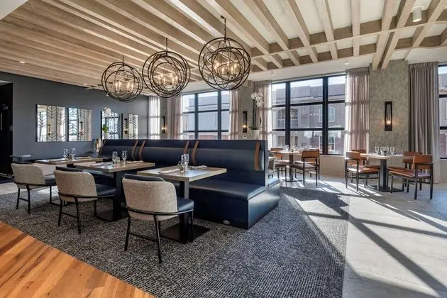 Cambria Hotel Portland Downtown-Old Port - Yerinde Yemek