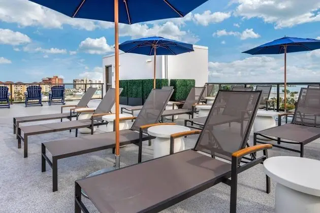 Cambria Hotel St Petersburg-Madeira Beach Marina - Havuz
