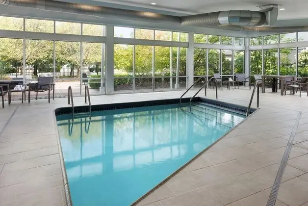 Cambria Suites Appleton - Havuz