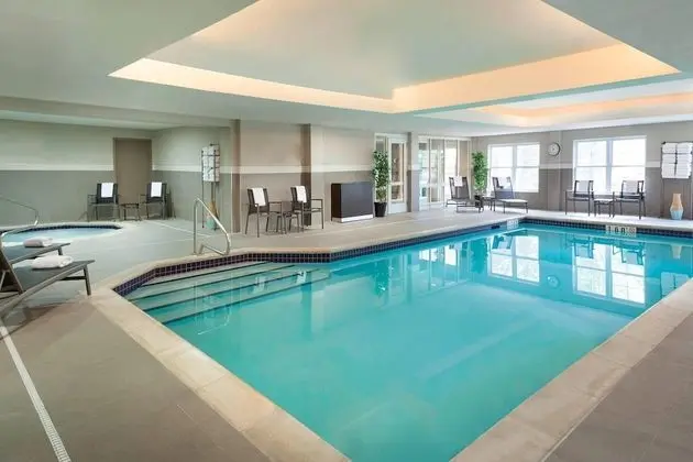 Cambridge Suites Mississauga - Havuz