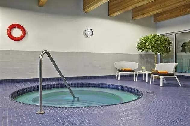 Cambridge Suites Red Deer