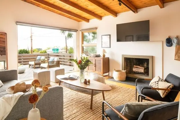 Camden by Avantstay 5mins to the Beach! Elevated Home w/ Pacific Ocean Views - İç Mekan