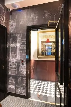 CAMDEN ENTERPRISE HOTEL - Lobi