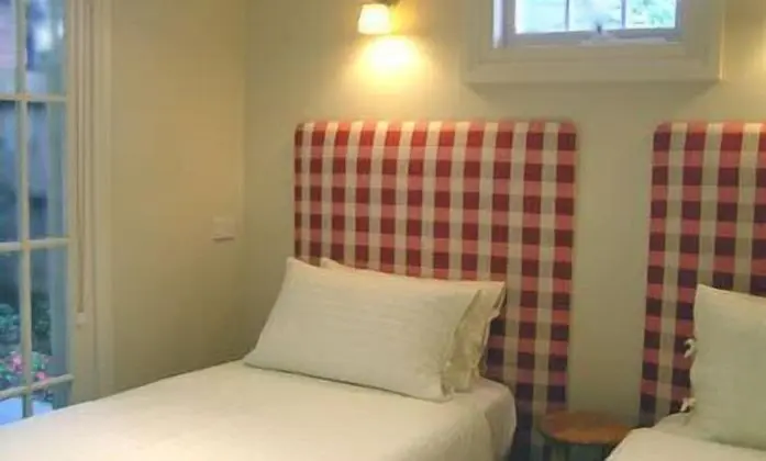 Camellia Cottage Bed & Breakfast - Oda