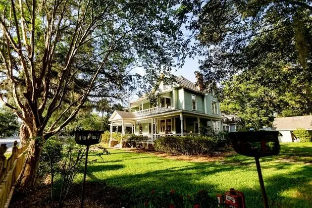 Camellia Rose Inn