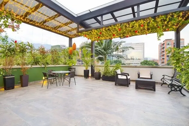 Camelot Apartments - Öne Çıkan Resim