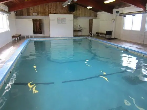 Camelot Court Motel - Havuz