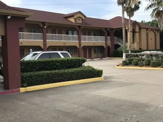 Camelot Inn & Suites Veterans Memorial NW Houston