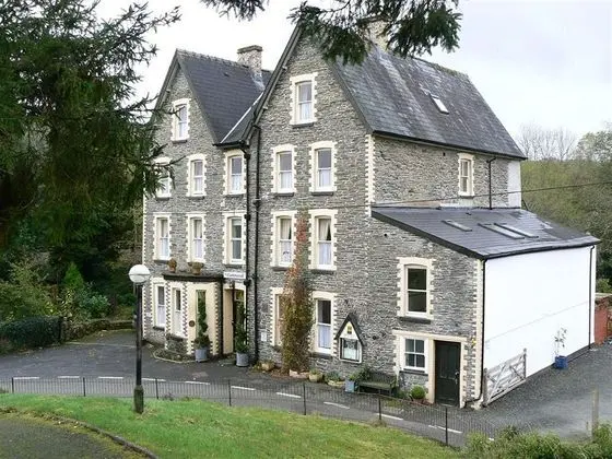 The Cammarch Hotel - Guest house - 1
