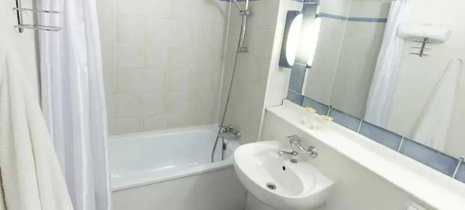 Campanile Nantes Reze