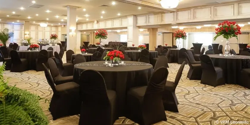 The Campbell House Lexington, Curio Collection