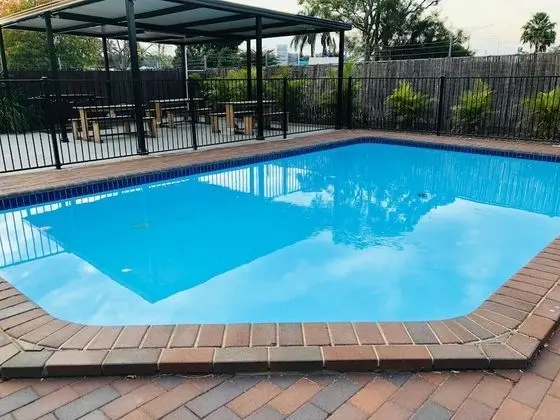 Campbelltown Colonial Motor Inn - Havuz