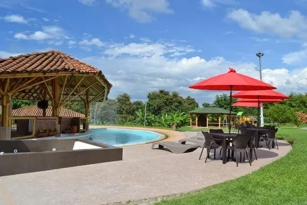 Hotel Campestre Montecarlo - Havuz