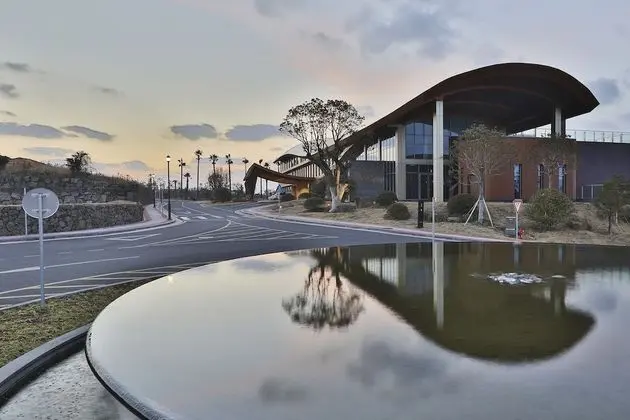 Camphortree Hotel & Resort