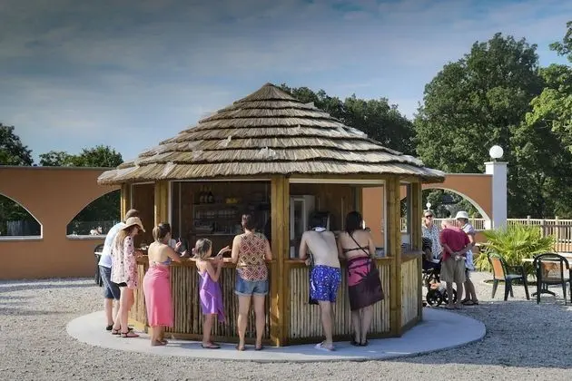 Camping Domaine de Senaud - Yerinde Yemek