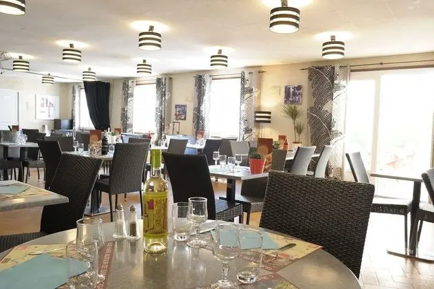 Camping Et Village Vacances La Cheneraie - Yerinde Yemek