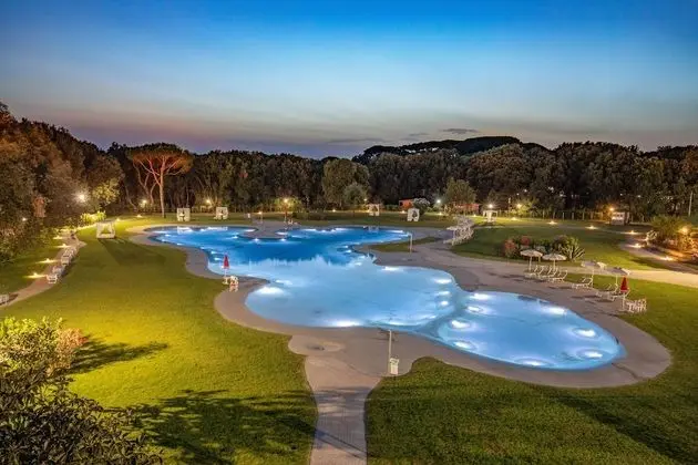 Camping Village Parco della Gallinara - Havuz