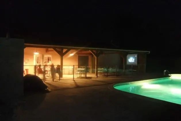 Camping La Croix Badeau - Mobilehomes - Havuz