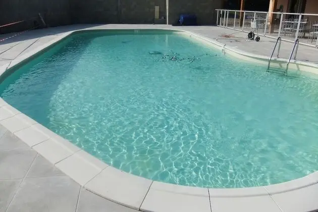 Camping La Croix Badeau Tentes équipées - Havuz