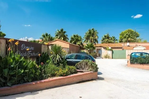 Camping la Pinède Enchantée - Dış Mekan