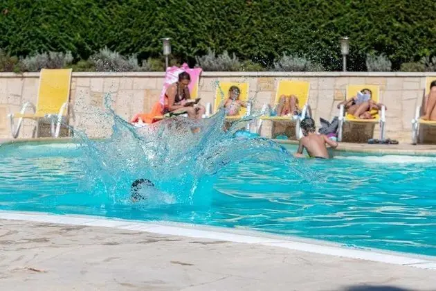 Camping Le Clos de Barbey - Havuz