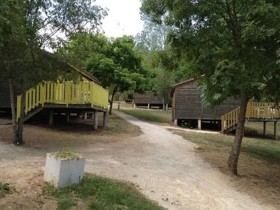 Camping le Repaire - Les Chalets - Dış Mekan