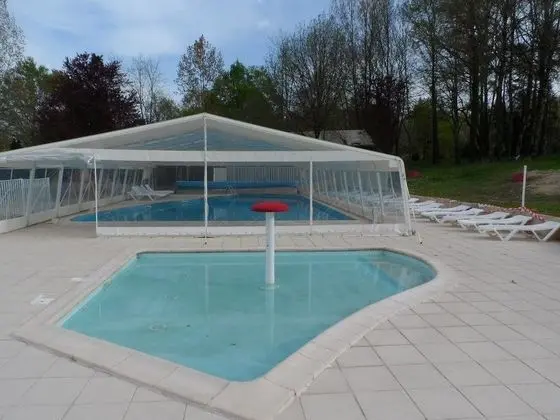 Camping le Repaire - Les Chalets - Havuz