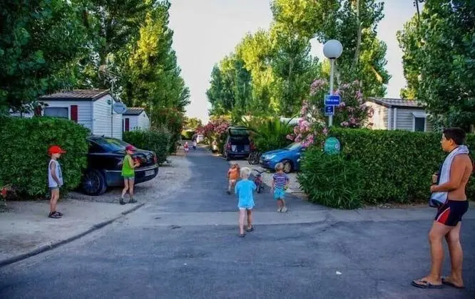 Camping Les Jardins D'Elsa - Dış Mekan