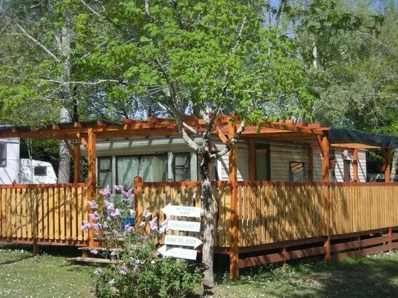 Camping Les Lacs de Courtes - Chalets - Dış Mekan