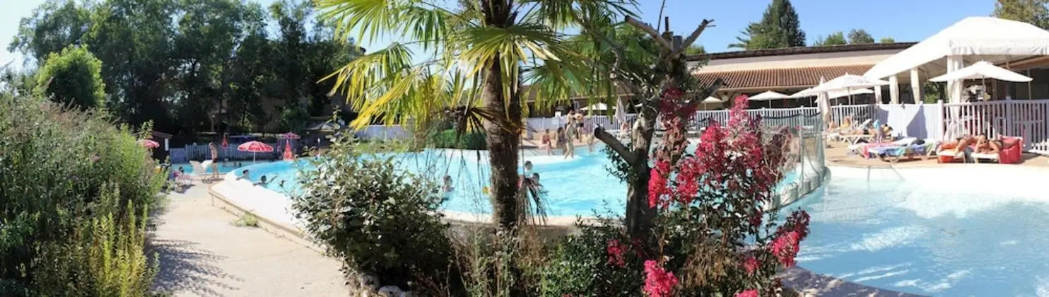 Camping Les Lacs de Courtes - Chalets - Havuz