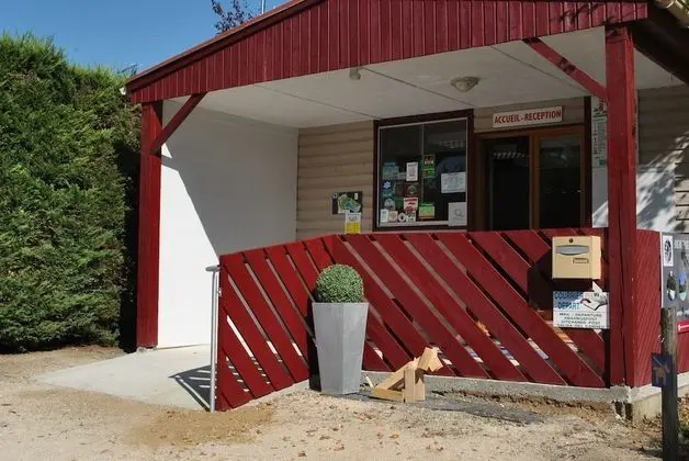 Camping Les Lacs de Courtes - Chalets - Lobi