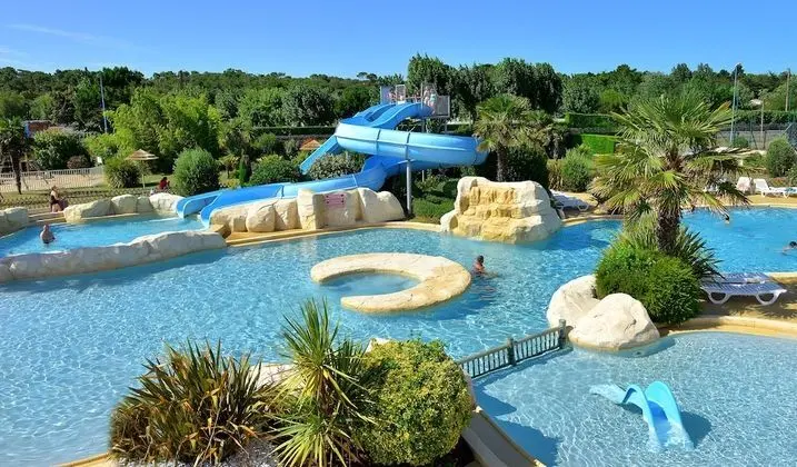 Camping Les Places Dorees