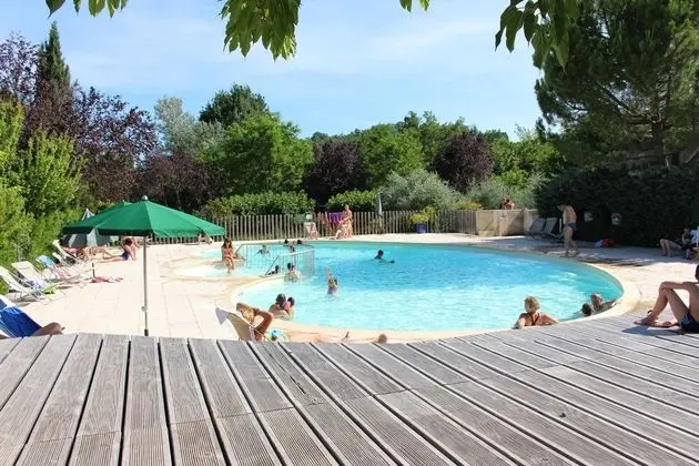 Camping les Routes de Provence - Havuz