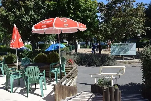 Camping Parc de Charouzech - Yerinde Yemek