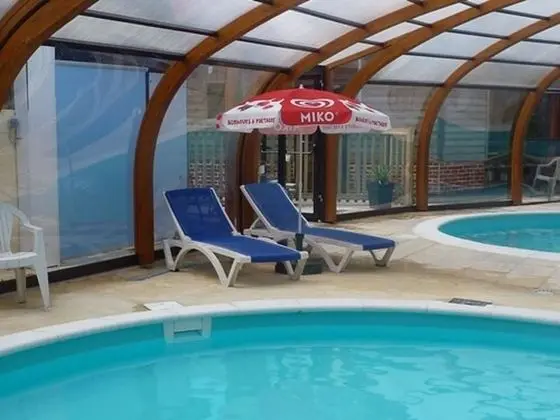 Camping Pommiers des Trois Pays - Havuz