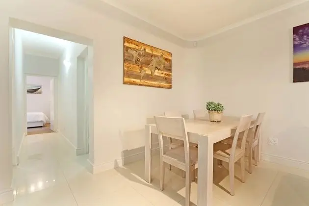 Camps Bay Beach Apartment - Yerinde Yemek