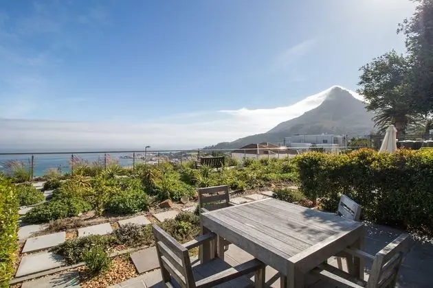 Camps Bay One Bedroom Apartment - Luxury Stay With sea View