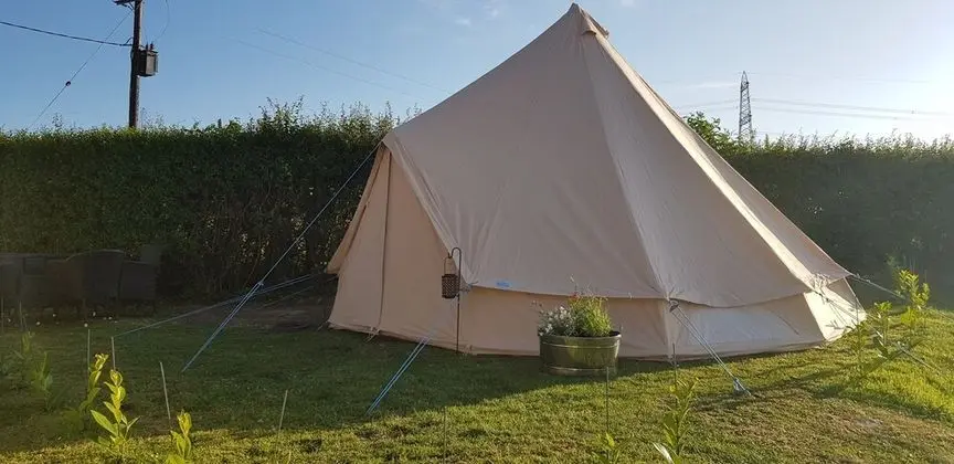 Campsite - The Ring Pub Glamping Pods - Dış Mekan