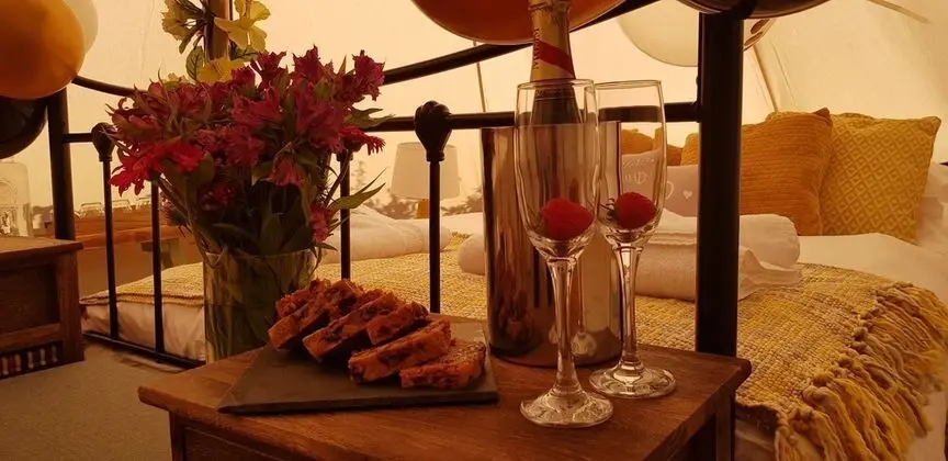 Campsite - The Ring Pub Glamping Pods - İç Mekan