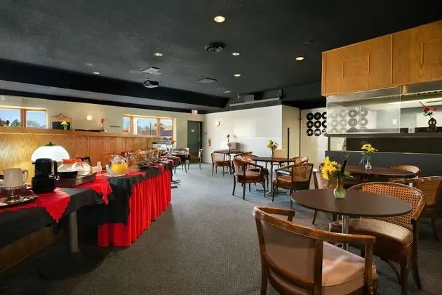 Canada Continental Hotel