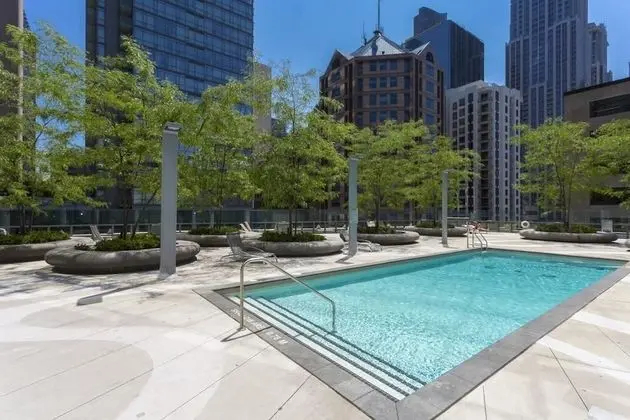 Canada Suites - 832 Bay St. - Havuz