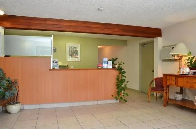 Canadas Best Value Inn Kelowna - Lobi