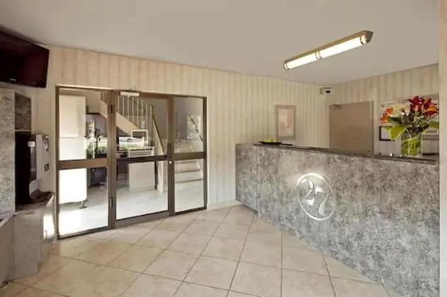 Canadas Best Value Inn Toronto - Lobi
