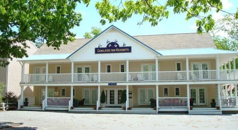 Canalside Inn