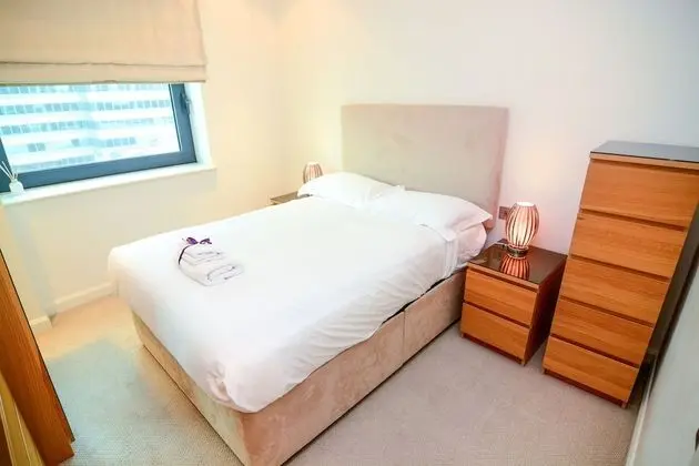 Canary Wharf - Corporate Riverside Apartments - Oda