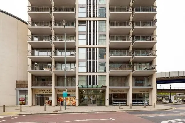 The Canary Wharf Secret - Glamorous 2bdr Flat w Terrace and Parking
