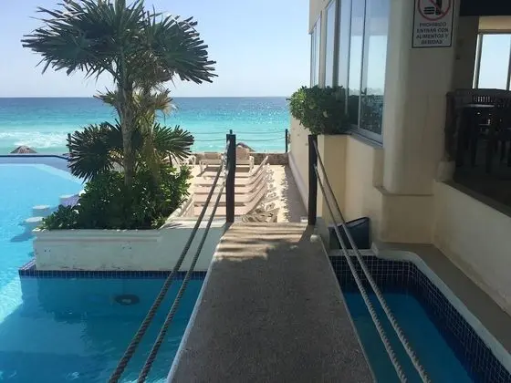 Cancun Plaza Condo - Havuz